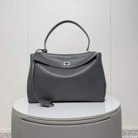 Picture of Balenciaga Handbags _SKUfw231687973fw